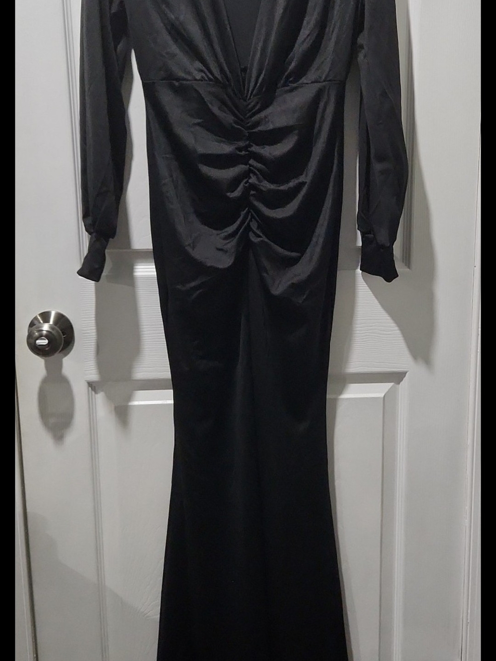 Elegant Black Long-Sleeve Ruched Evening Dress